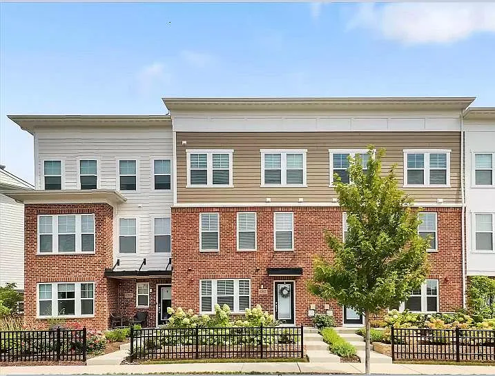4 bed, 2144 sqft, $3,600 — Photo 1