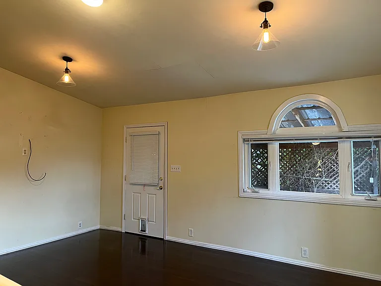 974 Orchard Ln — Photo 6