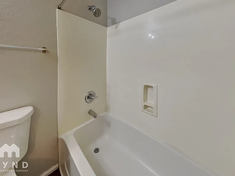 714 E Lovegrass Dr — Photo 15