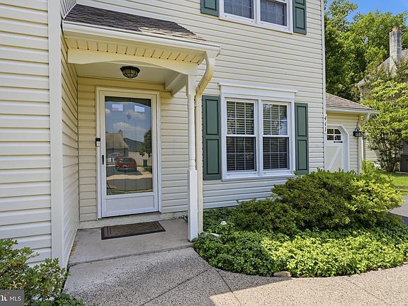3rd image of 441 Stanford Rd