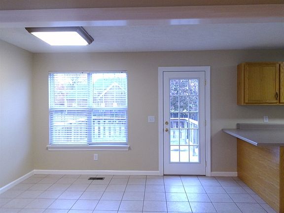4th image of 3438 Meadowhill Dr