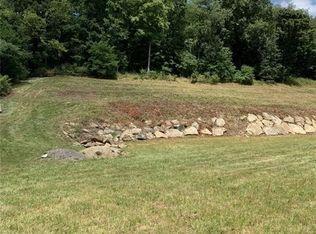 Crescent Ln, New Cumberland, WV 26047