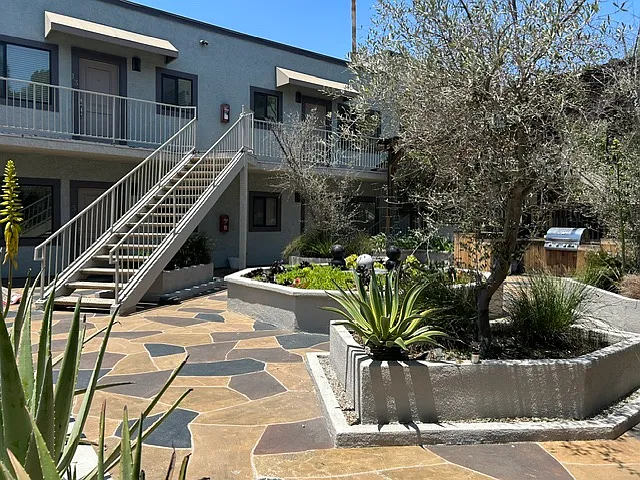 6337 Primrose Ave #9 — Photo 2