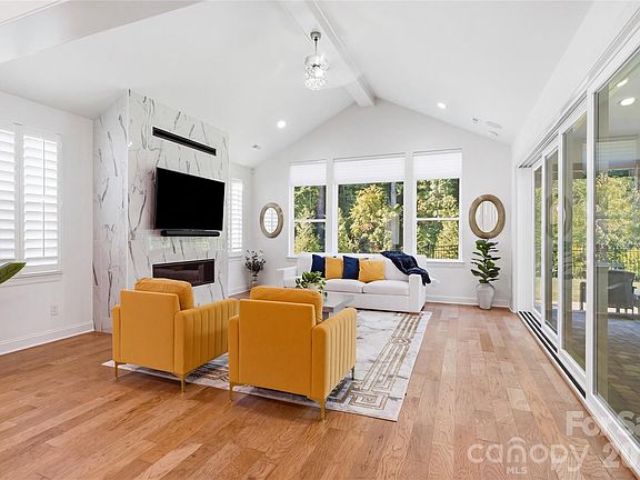2nd image of 6068 Holden Ct