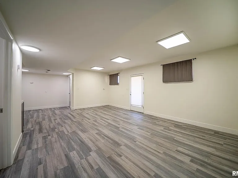 324 S James St — Photo 15