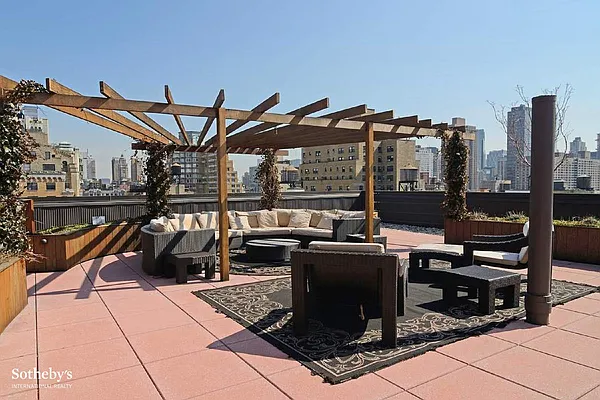 Sold by Sotheby's International Realty | media 20