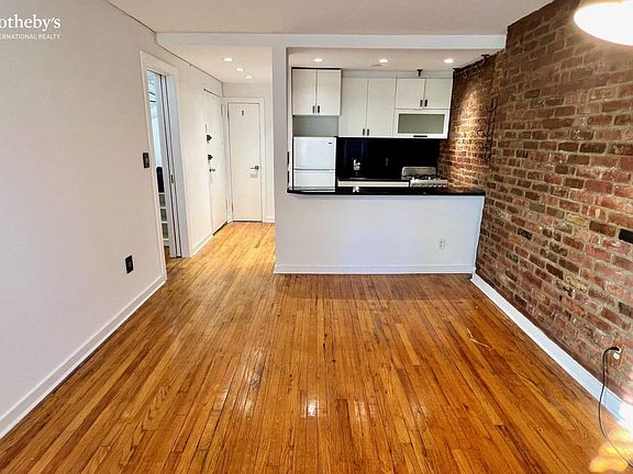 3rd image of 224 E 18th St APT 4B