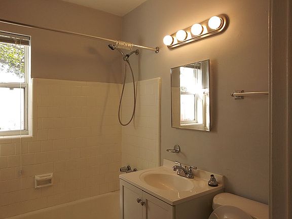 3rd image of 3913 W Rogers Ave