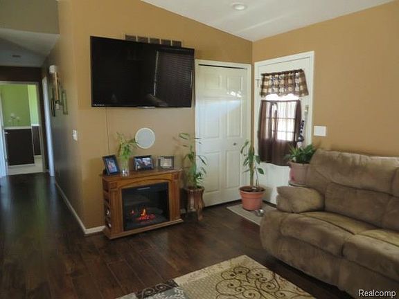 3rd image of 1219 Quain Ln