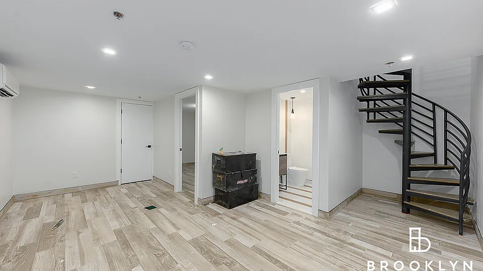 1692 Pacific Street — Photo 3