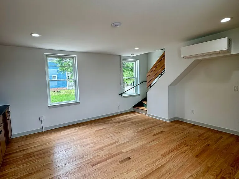 223-225 Henry St — Photo 31