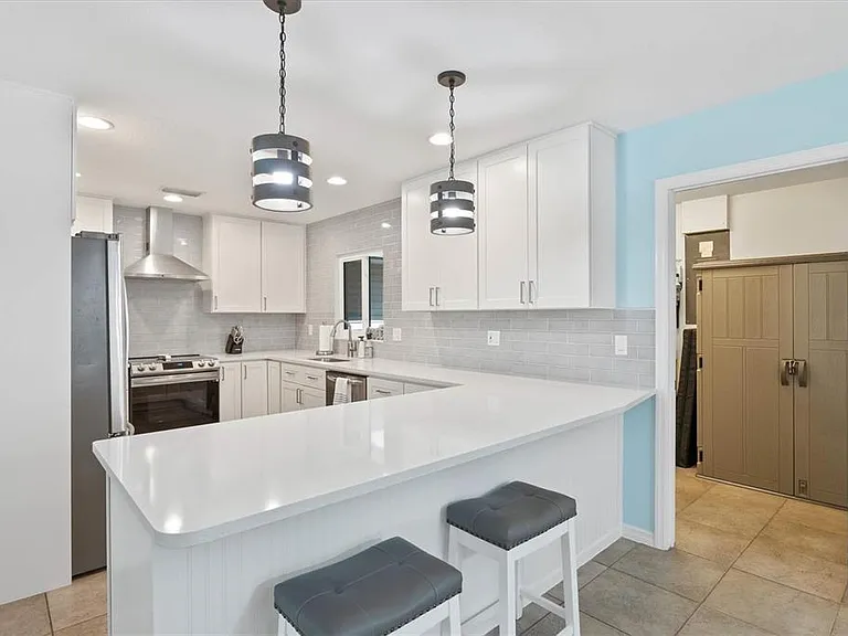 2729 Sydelle St — Photo 8