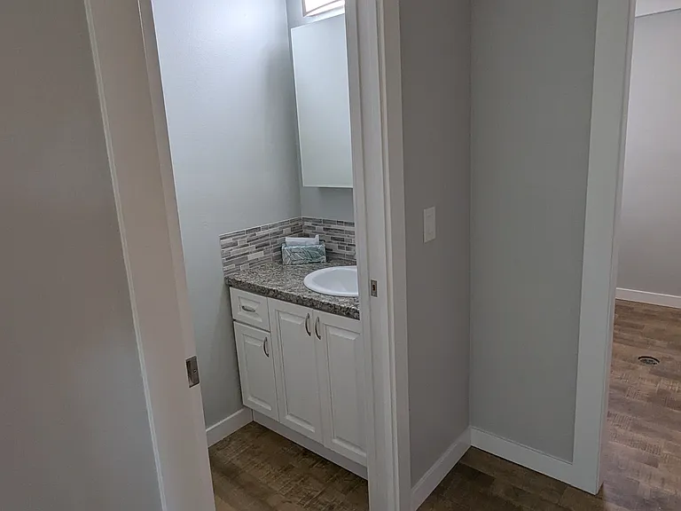 353 E St #B — Photo 11
