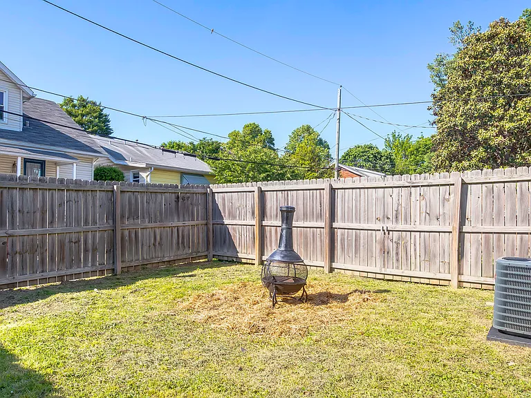 1909 Bonnycastle Ave — Photo 30