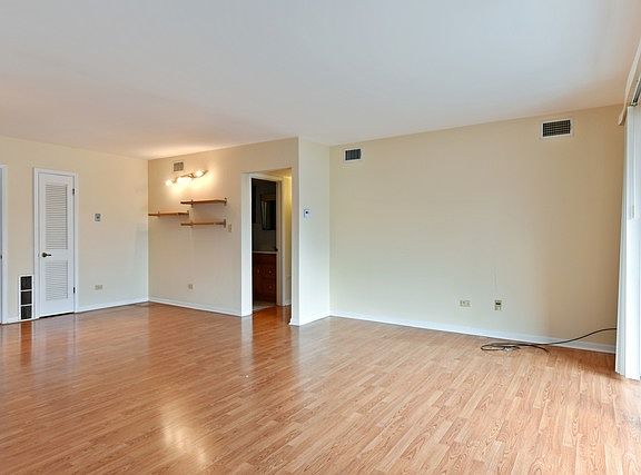 3rd image of 1033 Burnham Ave APT 302