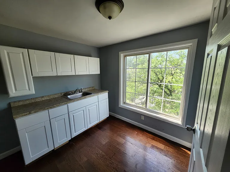 152 S 10th St #3E — Photo 4