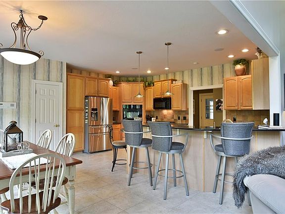 4th image of 9655 Cherry Hills Dr