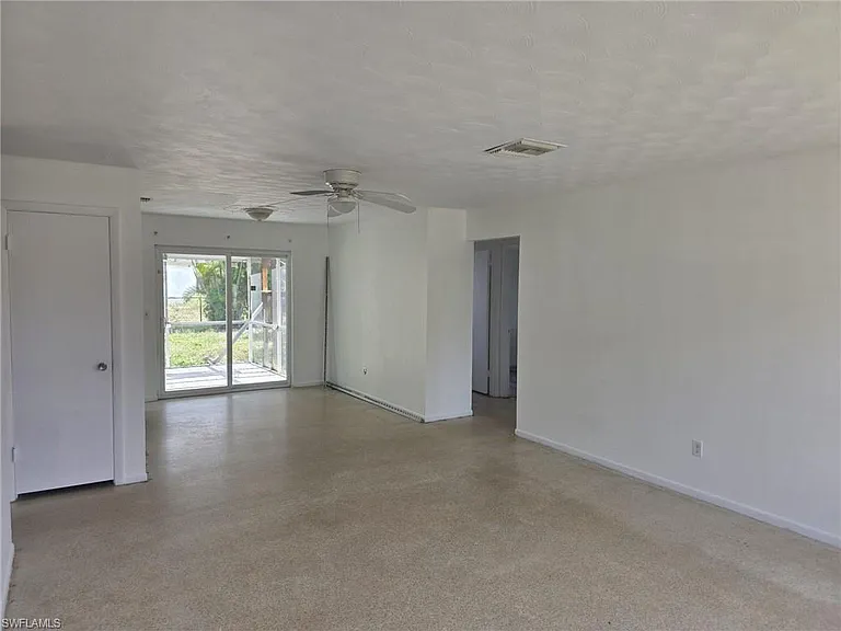 33 Broadway Cir — Photo 3