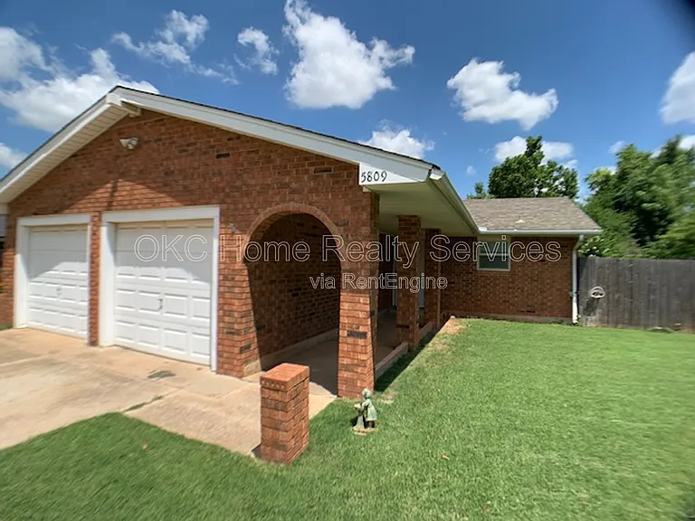 5809 NW 62nd St — Photo 5