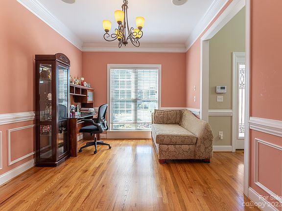 5th image of 212 Kaitlyn Ln