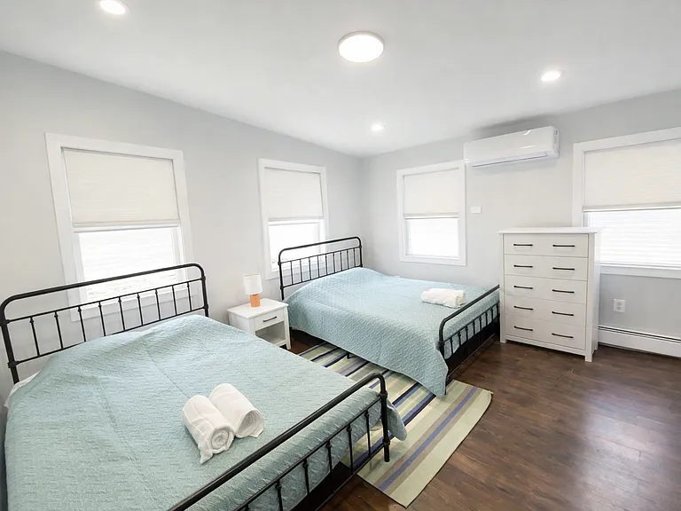 Hennessey St — Photo 11