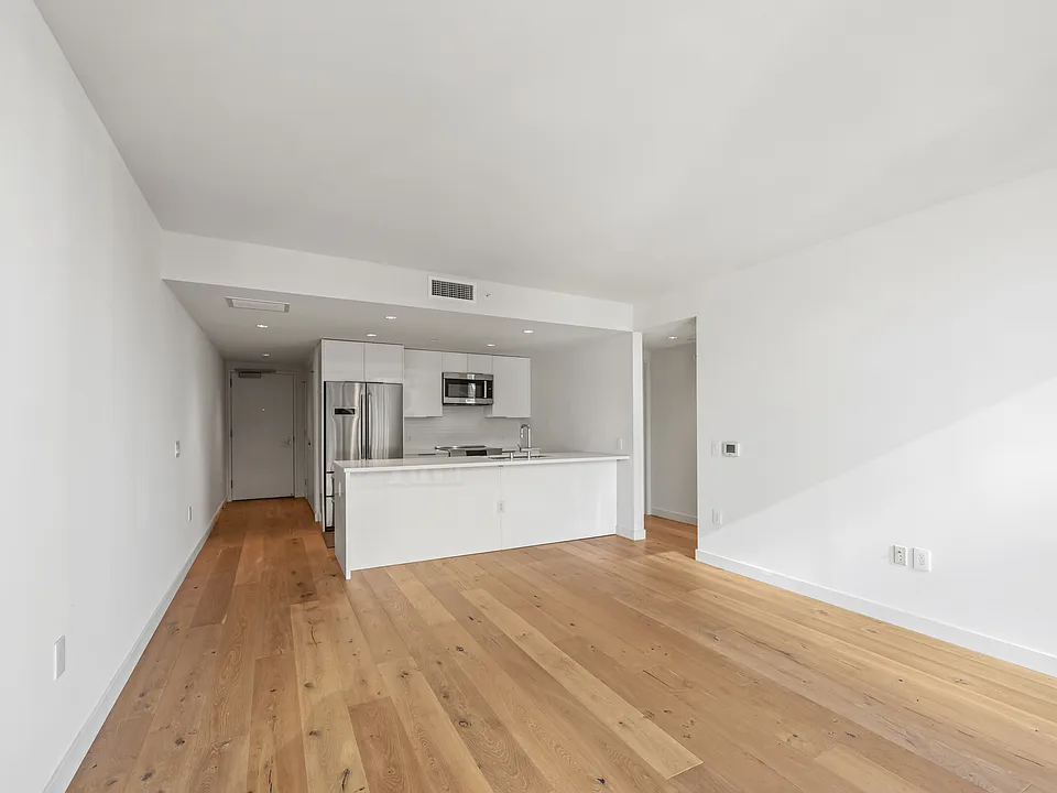 1001 Queen St #2605