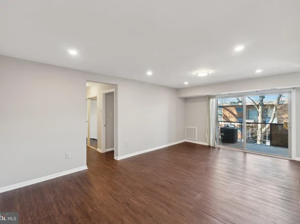3809 Saint Barnabas Rd #T202, Suitland, MD 20746