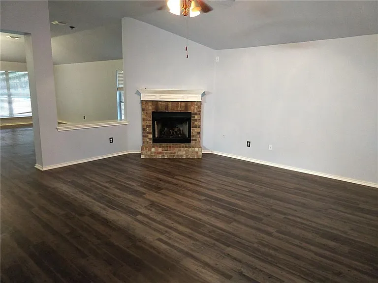 1007 Russwood Cv — Photo 4