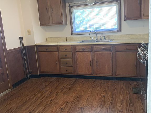 5th image of 243 Horton St