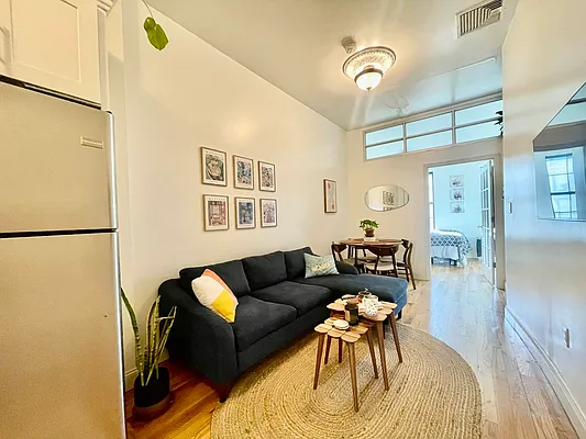 Rented by Compass | media 10