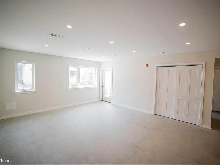 1331 N Randolph St — Photo 6