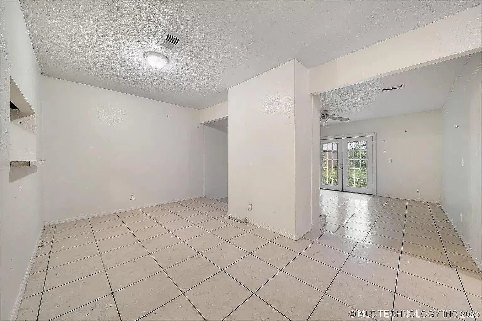 2 bed, 1000 sqft, $1,025 — Photo 2