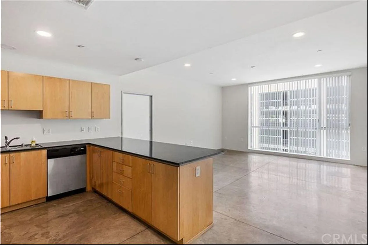 2 bed, 1120 sqft, $3,040 — Photo 4