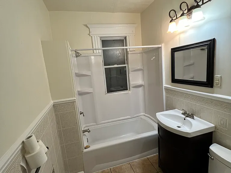696 Kossuth St #1 — Photo 5