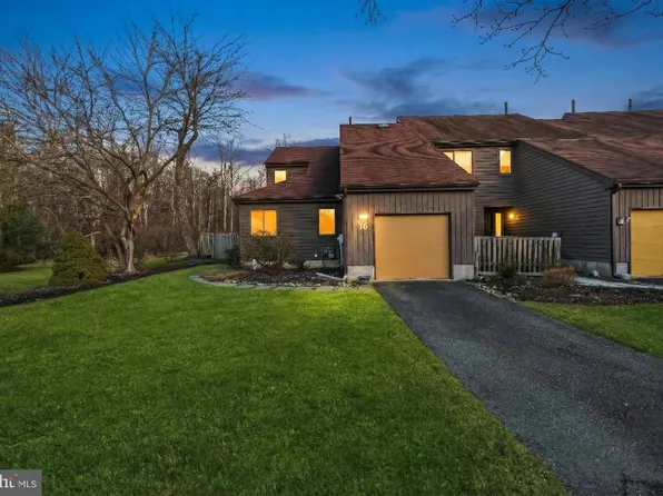 16 Jacob Ct, Ewing, NJ 08628