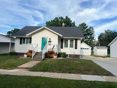 504 9th St, Grundy Center, IA, 50638
