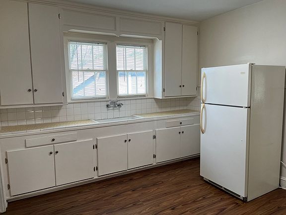 4th image of 745 Stephenson St