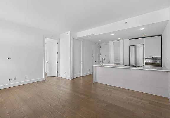 2nd image of 519 Borden Ave #3F