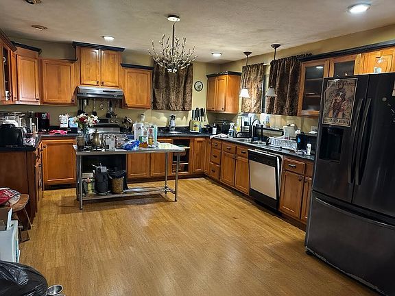 4th image of 395 Hannis Rd