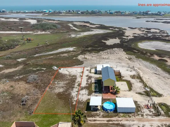 2323 S Young St, Rockport, TX 78382