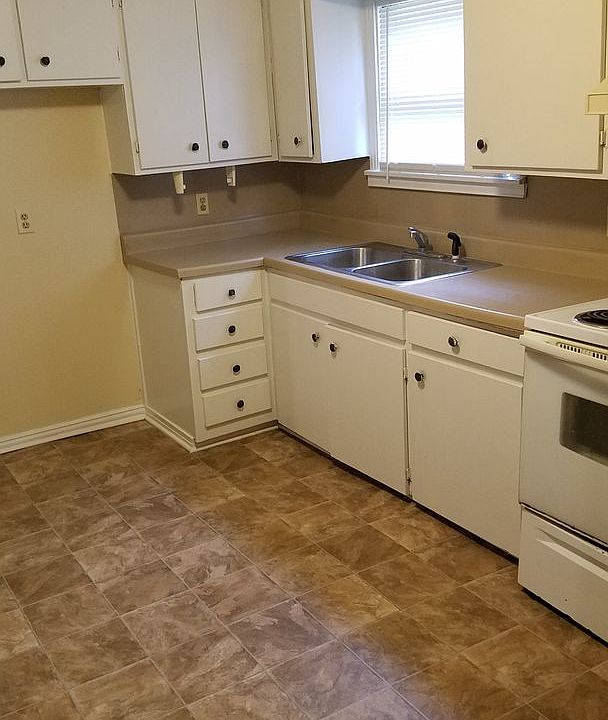 1st image of 4006 4th St