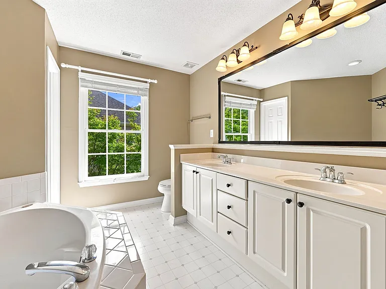 115 Lonebrook Dr — Photo 35