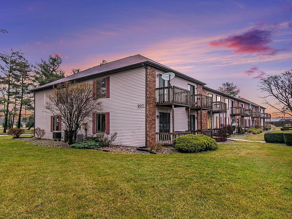 1st image of 213 Clarinet Blvd E