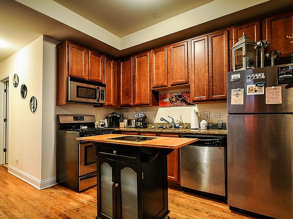 3rd image of 1830 W Superior St #2C
