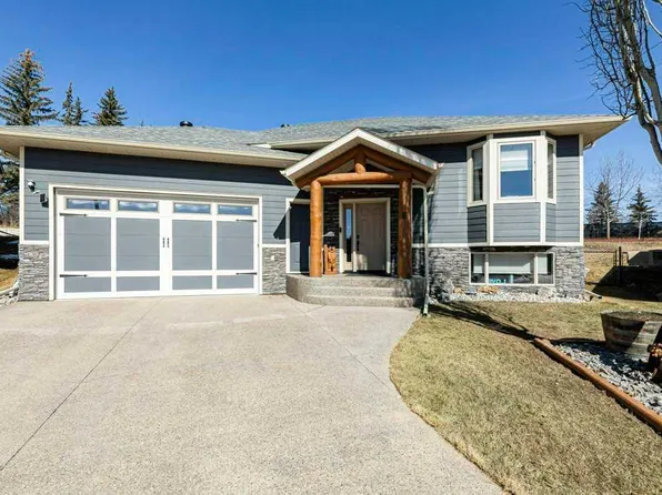 6 SE Cranna Pl, Lacombe, AB T4L 2N7