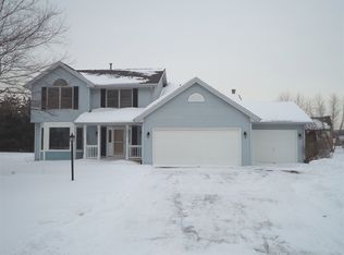 8327 Woodbridge Ln, Machesney Park, IL