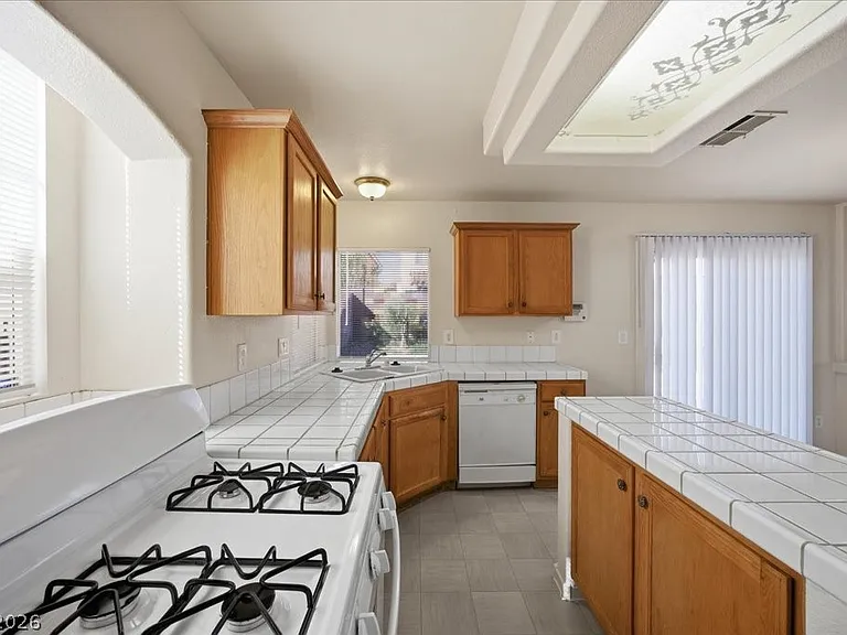 7435 Aurora Glow St — Photo 9