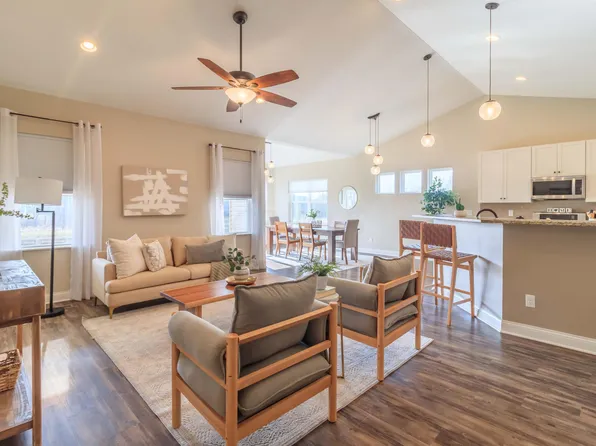 8153 Narrow Leaf Dr, Blacklick, OH 43004