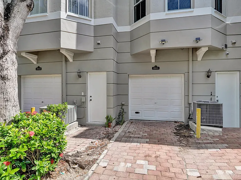 3911 Shoma Dr — Photo 38