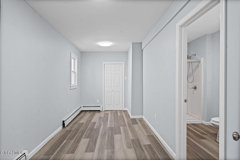 5th image of 27 W Notre Dame Street